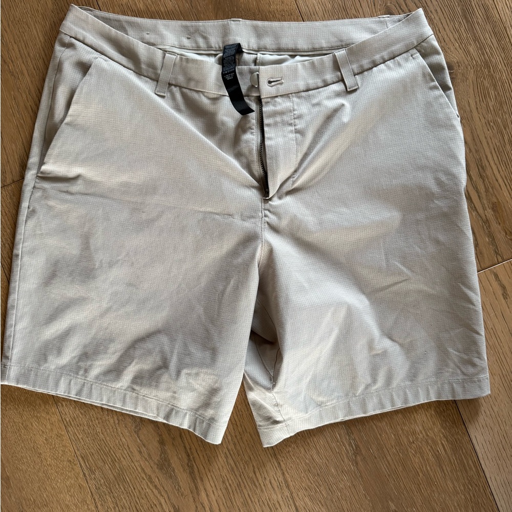Lululemon Athletica Men's Beige Flat Front Shorts